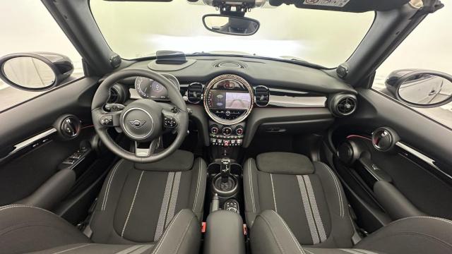 Mini Cabrio image 9