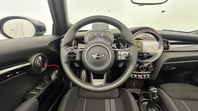 Mini Cabrio image 3
