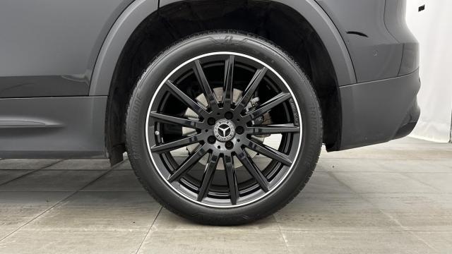 Mercedes Benz Glb image 2