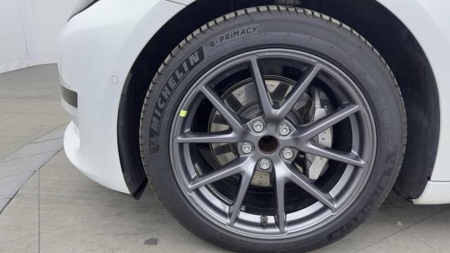 Tesla Model 3 image 7