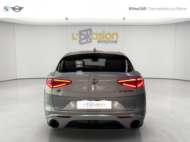 Alfa Romeo Stelvio image 6