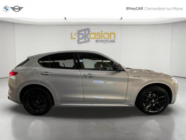 Alfa Romeo Stelvio image 2