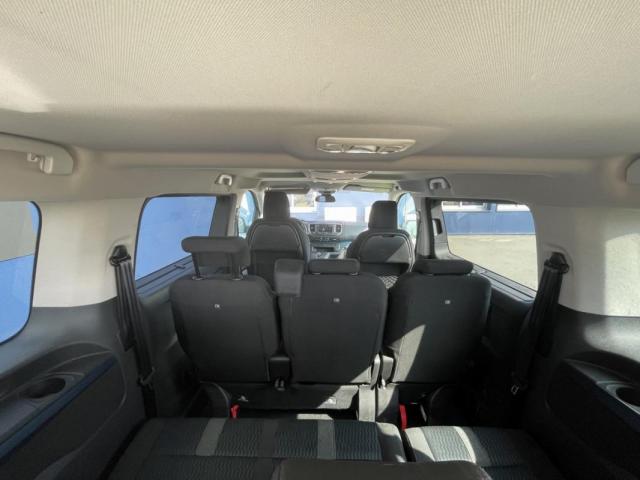 Peugeot Traveller image 1