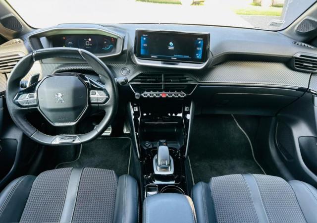 Peugeot 208 image 1