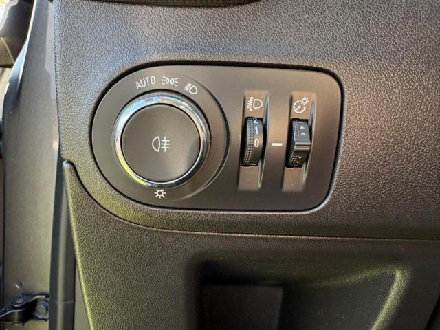 Opel Crossland image 2