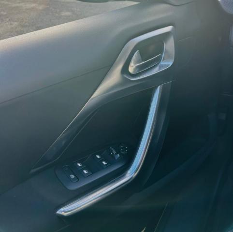 Peugeot 2008 image 2