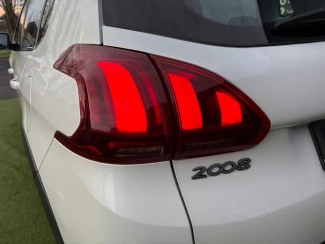 Peugeot 2008 image 1