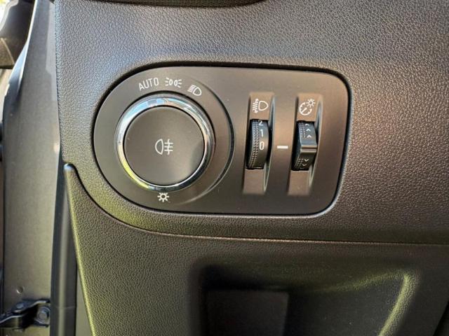 Opel Crossland image 1