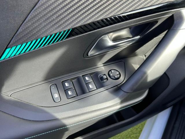 Peugeot 2008 image 8