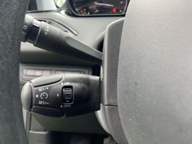 Peugeot 208 image 9