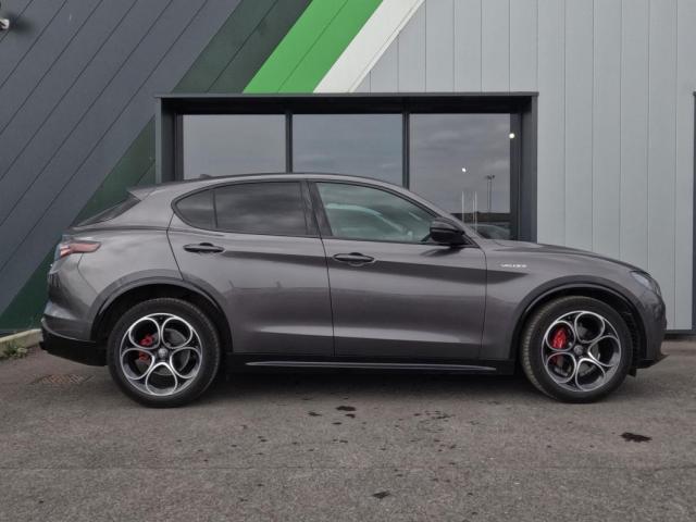 Alfa Romeo Stelvio image 7