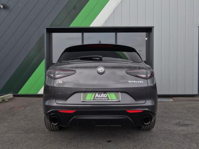Alfa Romeo Stelvio image 3