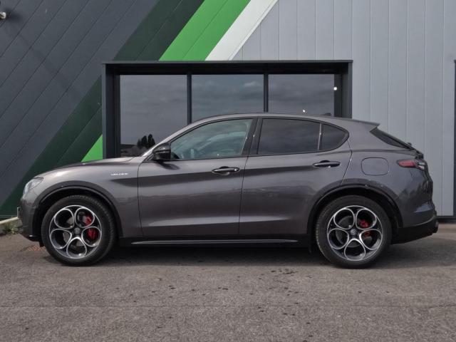 Alfa Romeo Stelvio image 8