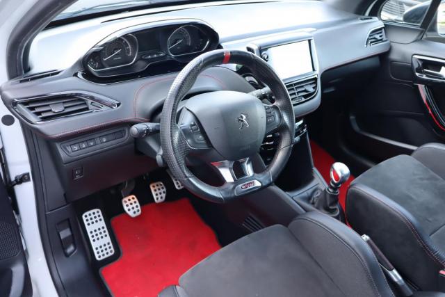 Peugeot 208 image 9