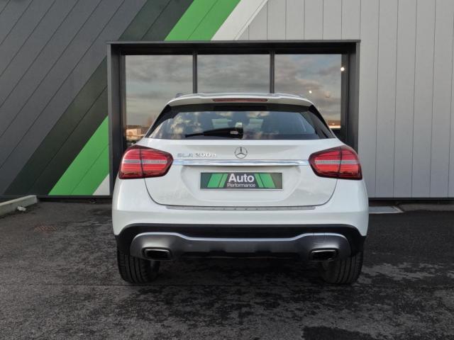 Mercedes Benz Gla image 8