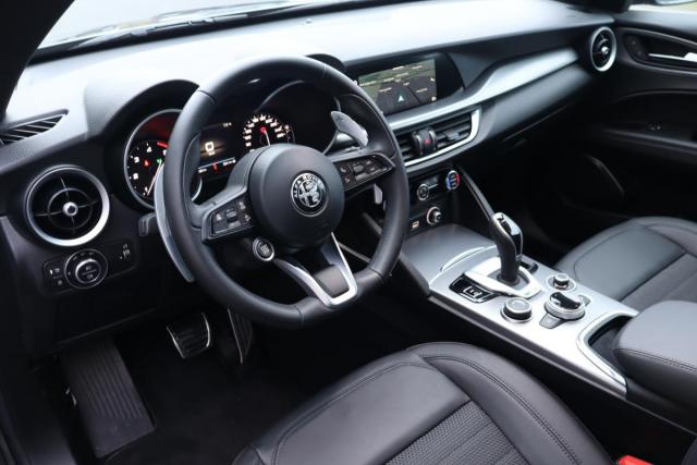 Alfa Romeo Stelvio image 7