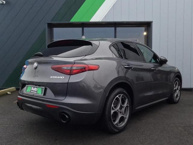 Alfa Romeo Stelvio image 3
