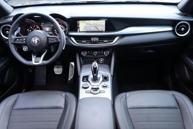 Alfa Romeo Stelvio image 8