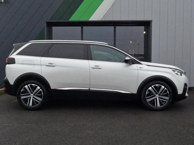 Peugeot 5008 image 1
