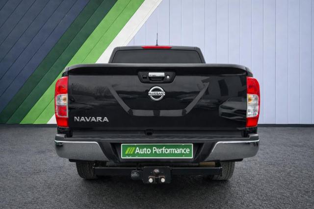 Nissan Navara image 1