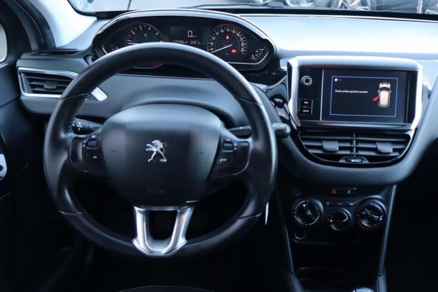 Peugeot 208 image 8