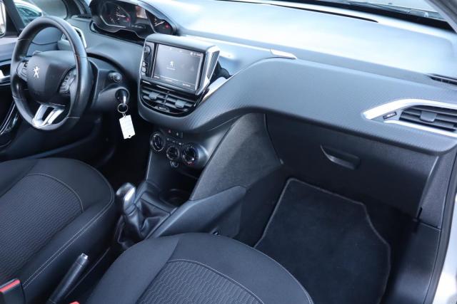 Peugeot 208 image 7