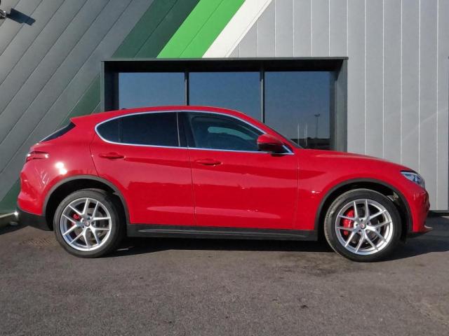 Alfa Romeo Stelvio image 2