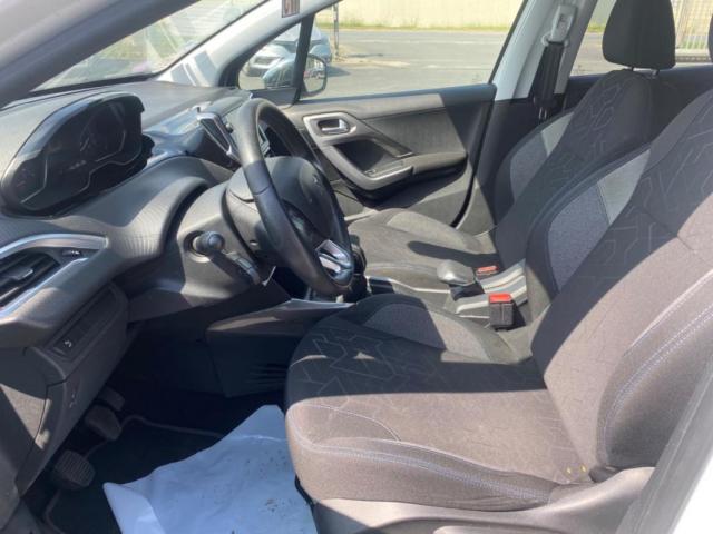Peugeot 2008 image 8