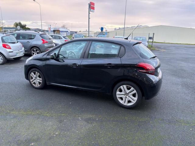Peugeot 208 image 3