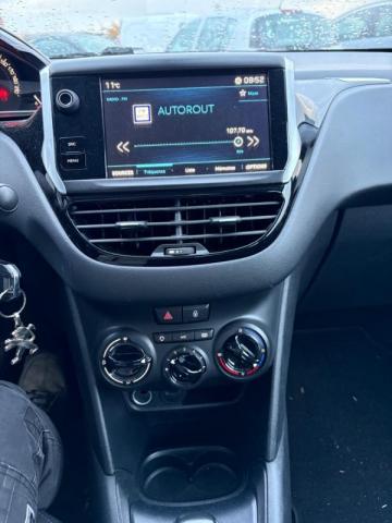 Peugeot 208 image 1