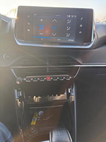 Peugeot 208 image 9