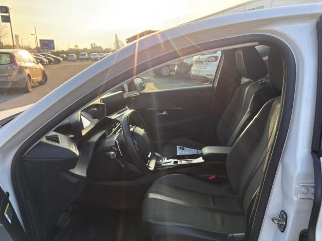 Peugeot 208 image 8