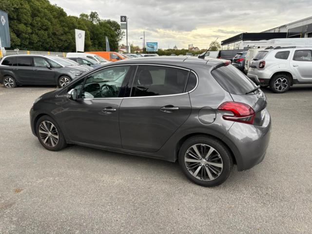 Peugeot 208 image 5