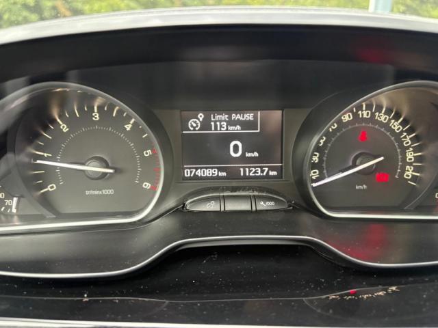 Peugeot 208 image 3