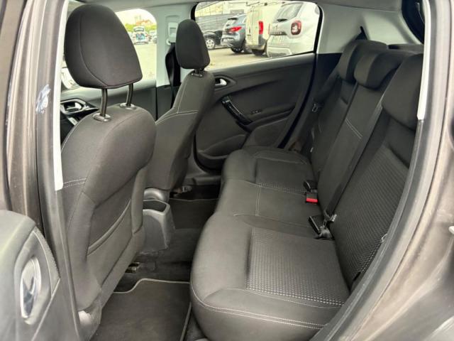 Peugeot 208 image 2