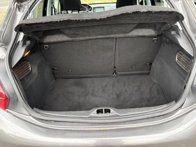Peugeot 208 image 9