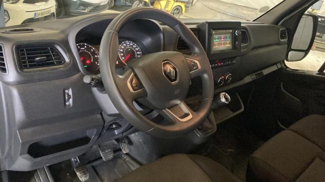 Renault Master image 2