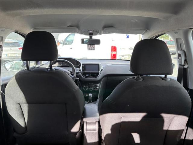 Peugeot 208 image 3