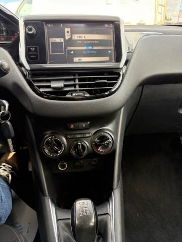 Peugeot 208 image 2