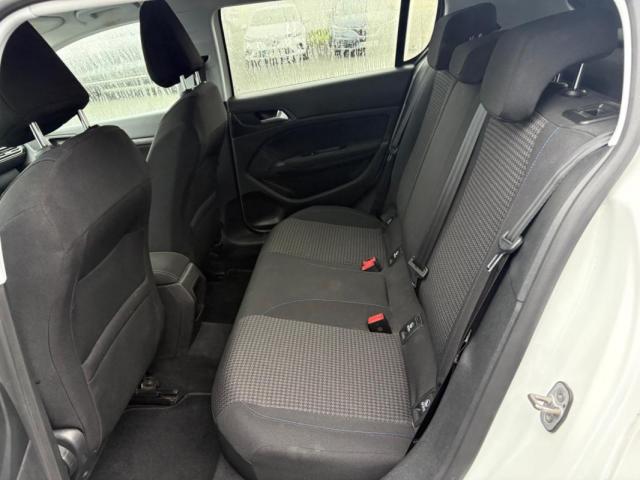 Peugeot 308 image 1