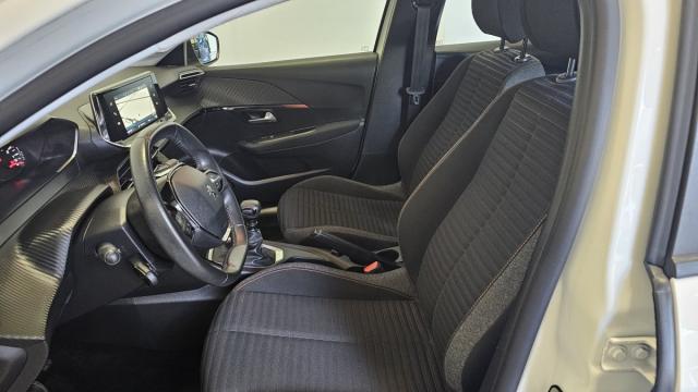 Peugeot 208 image 8