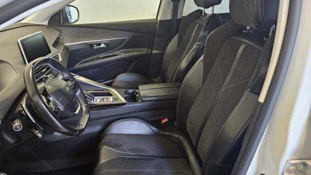 Peugeot 3008 image 2