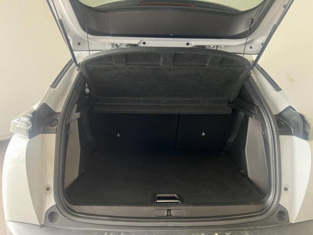 Peugeot 2008 image 2