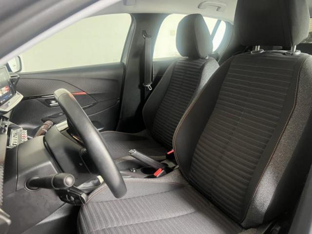 Peugeot 208 image 6