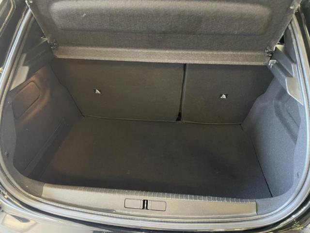 Peugeot 208 image 9