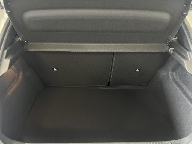 Peugeot 208 image 8