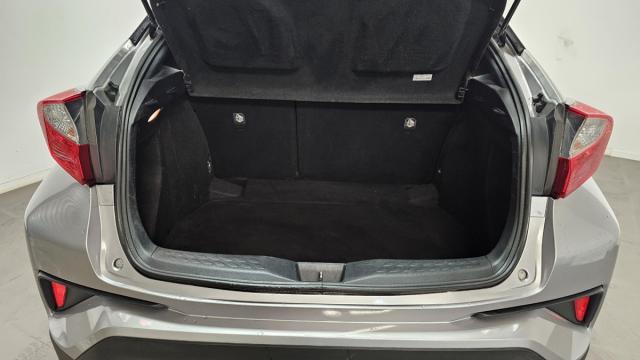 Toyota C-Hr image 1