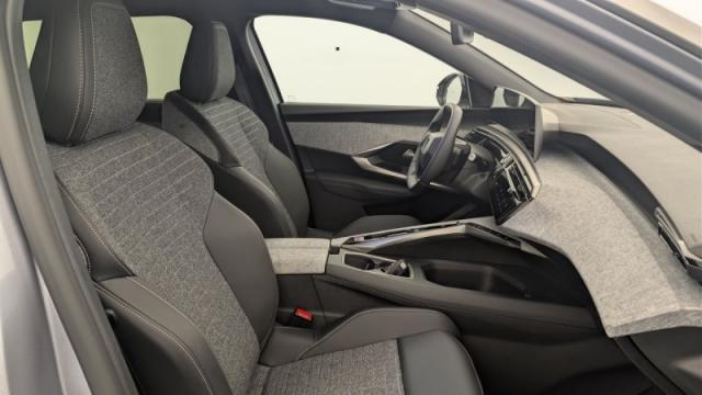 Peugeot 5008 image 2