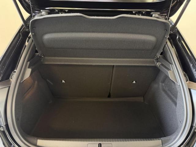 Peugeot 208 image 1