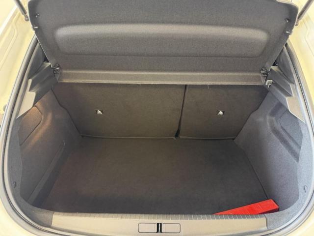Peugeot 208 image 8